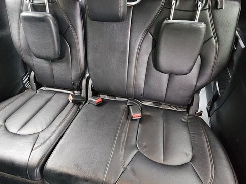 Used 2020 Chrysler Pacifica Touring w/ S Appearance Package image 9