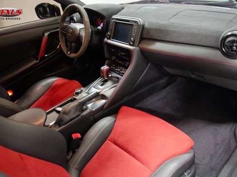 Used 2018 Nissan GT-R NISMO AWD/4WD image 2