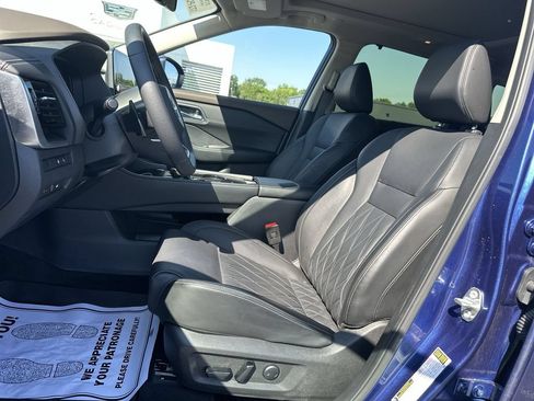 Used 2023 Nissan Rogue Platinum w/ Platinum Premium Package FWD image 17