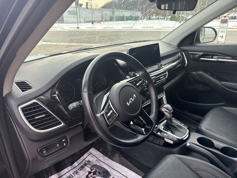 Used 2022 Kia Seltos EX image 13