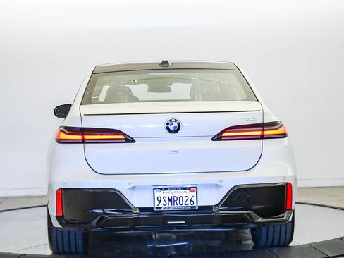 Used 2025 BMW 740i w/ Premium Package RWD image 3
