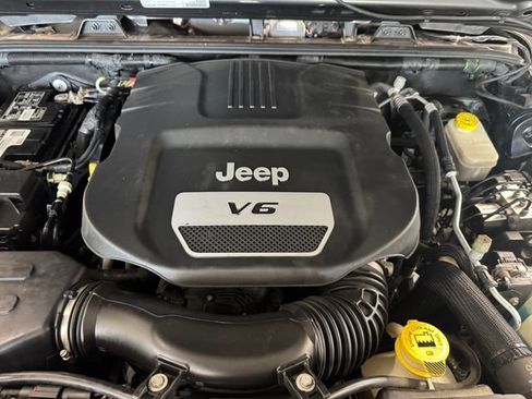 Used 2017 Jeep Wrangler Unlimited Sport AWD/4WD image 6