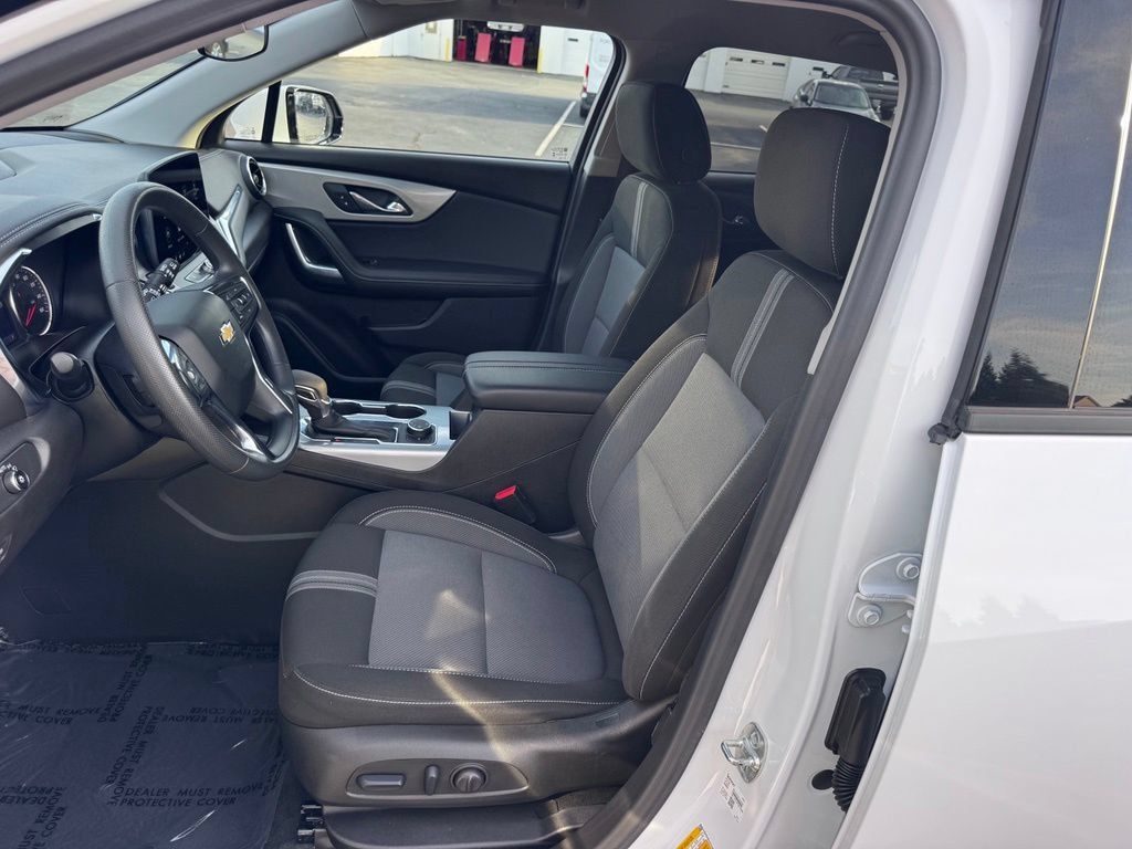 Used 2025 Chevrolet Blazer LT AWD/4WD image 18