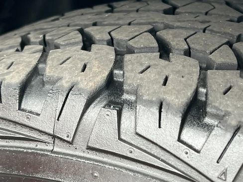 Used 2023 Jeep Cherokee Trailhawk AWD/4WD image 8