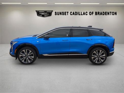 New 2026 Cadillac Optiq Luxury 2 image 7