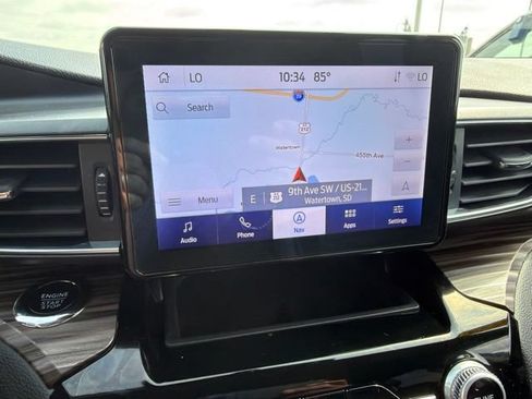 Used 2023 Ford Explorer Limited AWD/4WD image 2