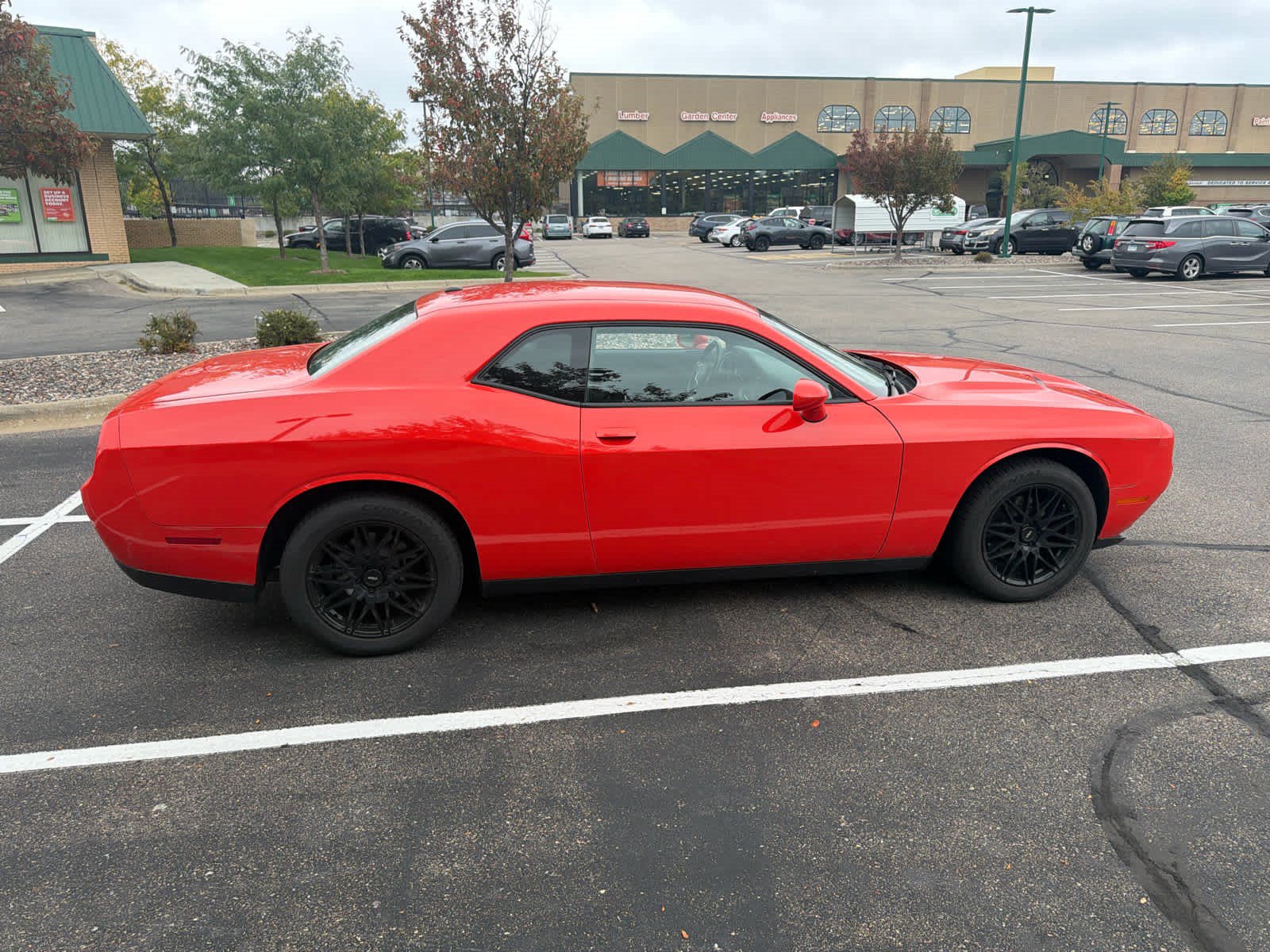 Used 2016 Dodge Challenger SXT w/ Driver Convenience Group RWD image 3