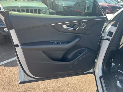 Used 2022 Audi Q8 Premium AWD/4WD image 4