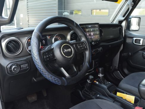 Used 2018 Jeep Wrangler Unlimited Sport AWD/4WD image 4