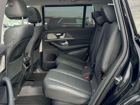 Used 2023 Mercedes-Benz GLS 450 4MATIC image 10