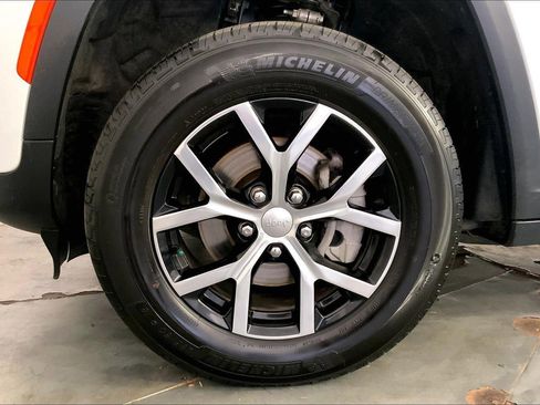 Used 2025 Jeep Grand Cherokee Limited AWD/4WD image 9