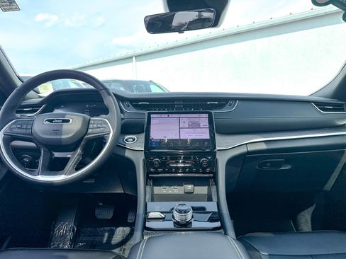 Used 2025 Jeep Grand Cherokee L Limited image 29