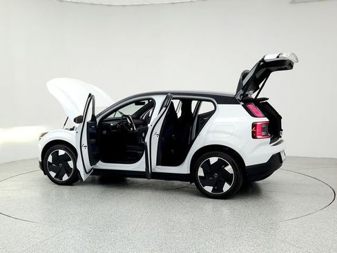 Certified 2025 Volvo EX30 Plus w/ Protection Package Premier image 12