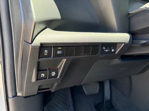Used 2025 Toyota Sienna XSE AWD/4WD image 27