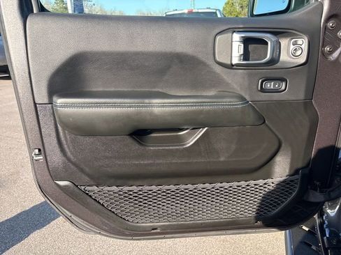 Used 2024 Jeep Wrangler Unlimited Rubicon 4xe w/ Technology Group image 10