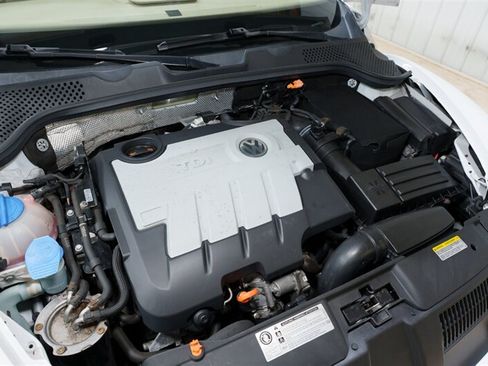 Used 2013 Volkswagen Beetle TDI FWD image 25