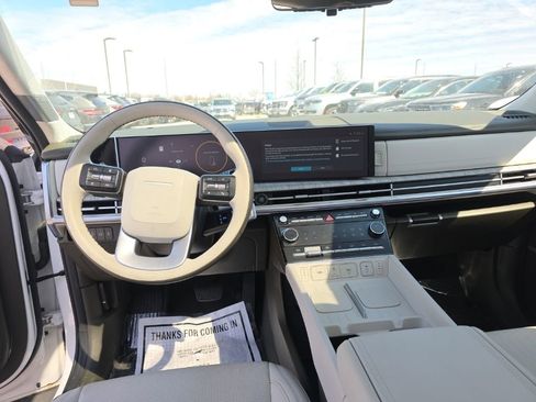 Used 2025 Hyundai Santa Fe Calligraphy image 10