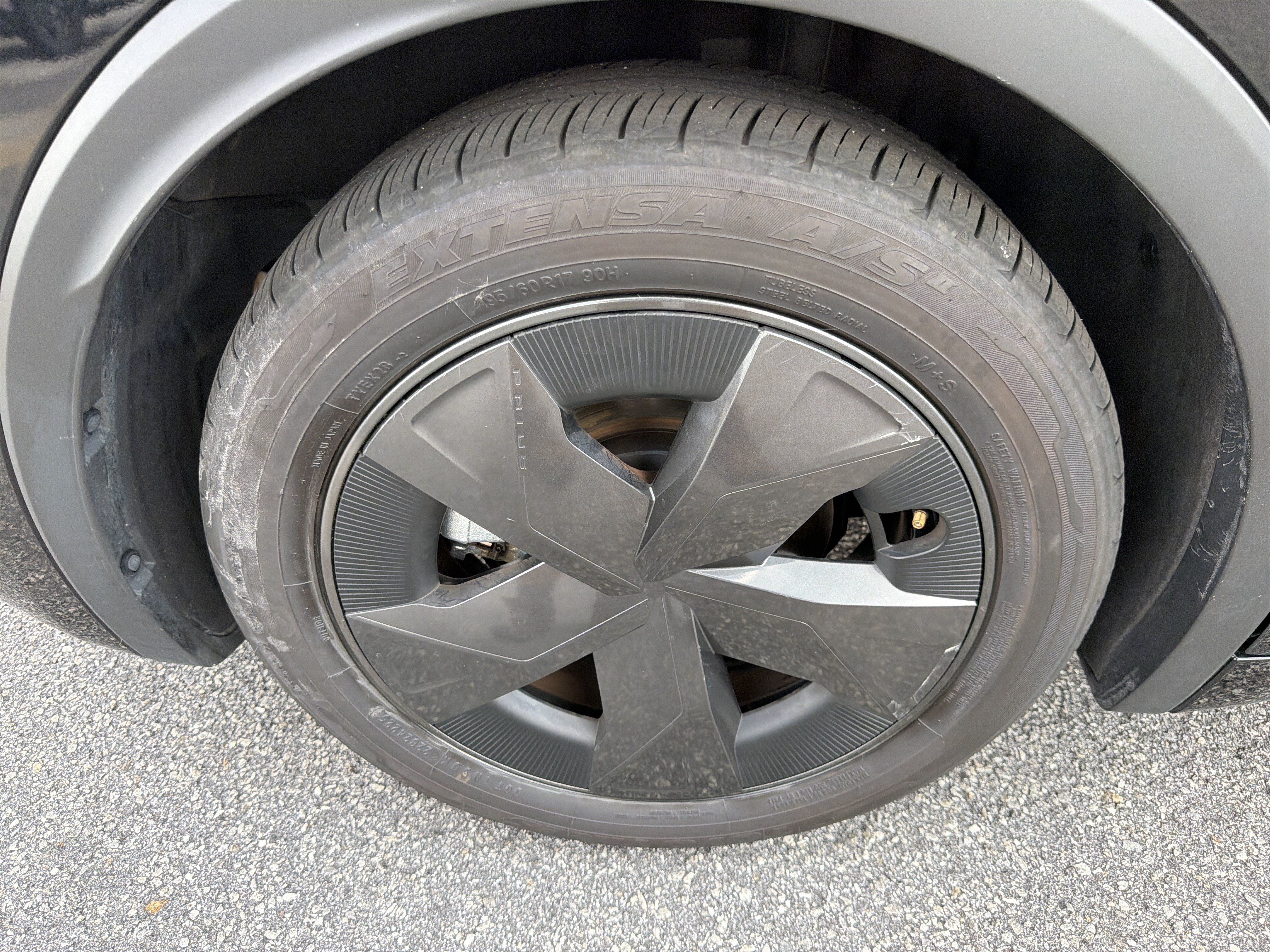 Certified 2025 Toyota Prius LE AWD/4WD image 28