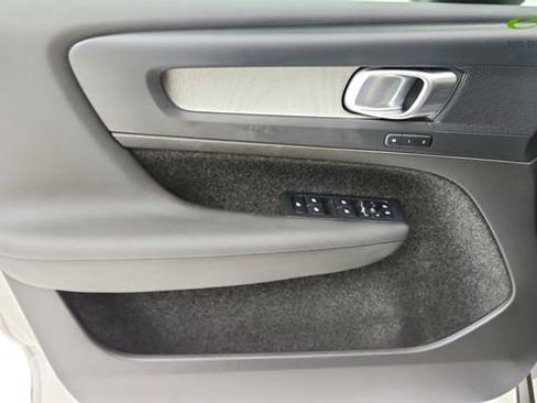Used 2025 Volvo XC40 B5 Plus AWD/4WD image 50
