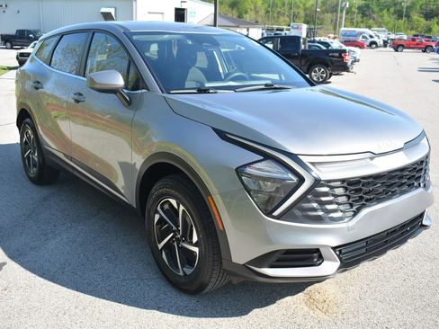 Used 2023 Kia Sportage LX AWD/4WD image 4