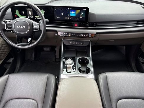 Certified 2025 Kia Carnival EX image 17