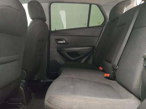 Used 2022 Chevrolet Trax LS w/ Tint and Cruise Package AWD/4WD image 18