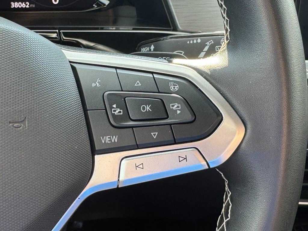 Used 2025 Volkswagen Atlas Cross Sport SE FWD image 24