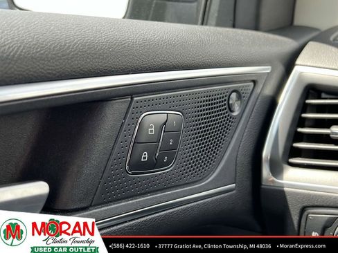 Used 2024 Ford Edge Titanium image 27