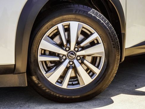 Used 2023 Nissan Pathfinder SL w/ Lighting Package (N92) AWD/4WD image 3