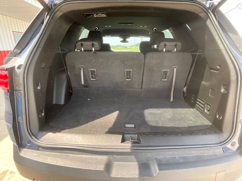 Used 2023 Chevrolet Traverse LT FWD image 9