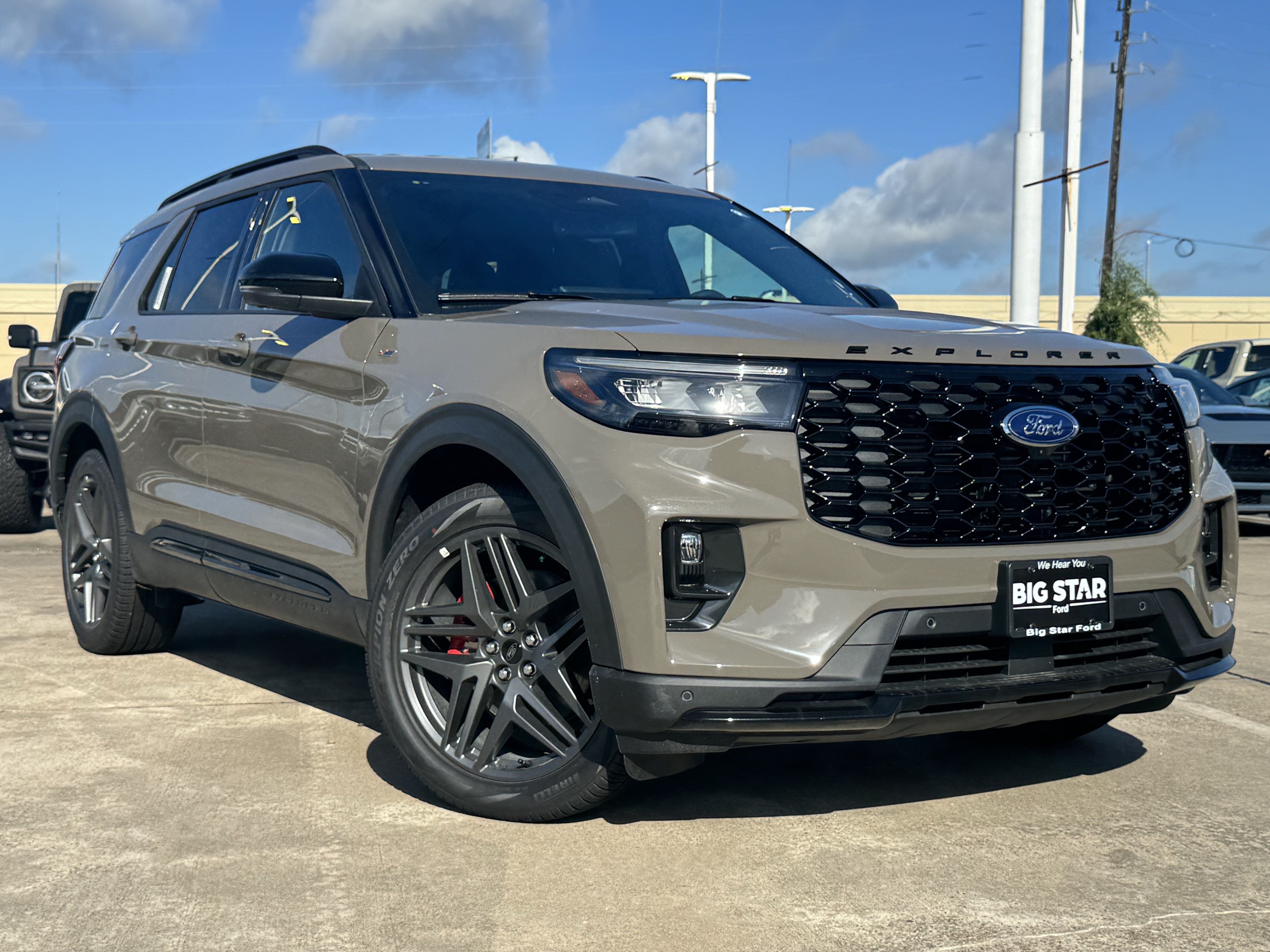 New 2026 Ford Explorer ST-Line w/ ST-Line Street Pack RWD image 2
