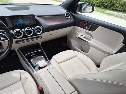 Used 2022 Mercedes-Benz GLA 250 4MATIC w/ Premium Package Lite image 12