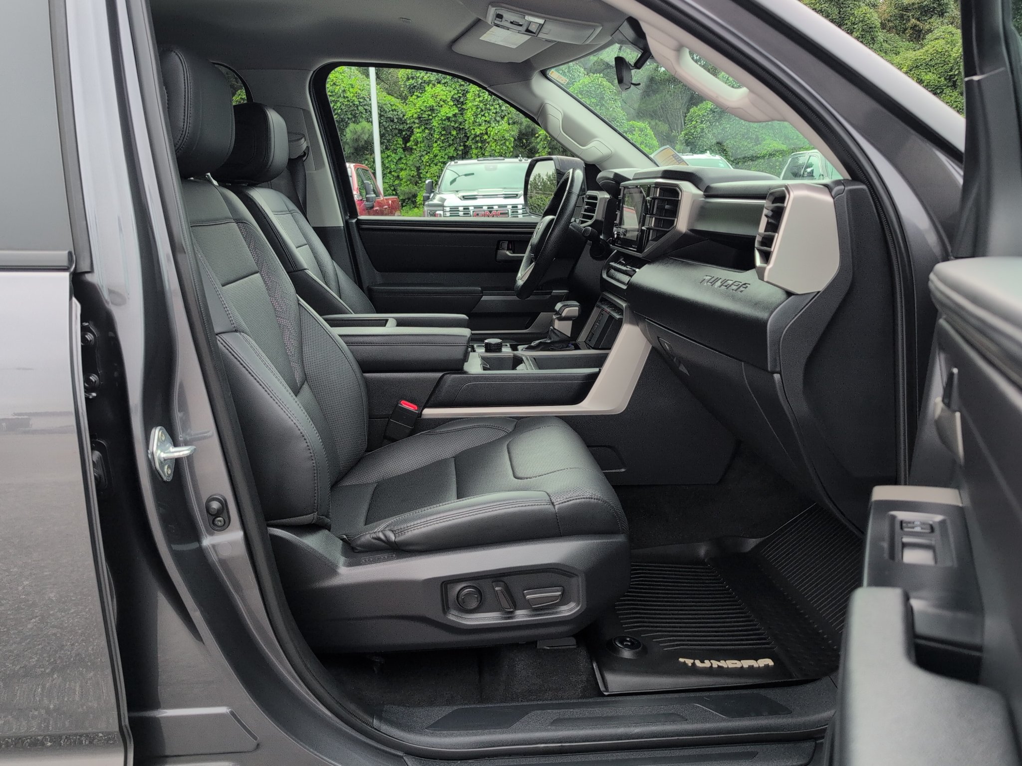 Used 2024 Toyota Tundra SR5 w/ SR5 Premium Package AWD/4WD image 29