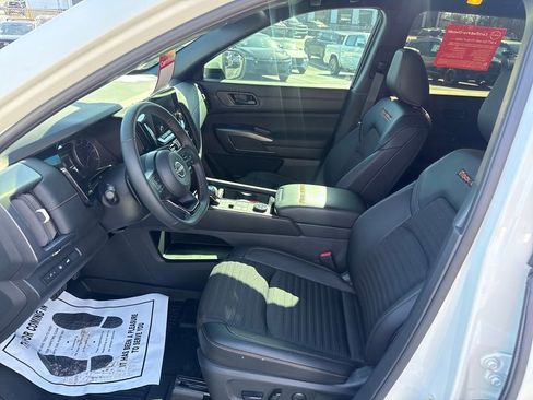 Used 2025 Nissan Pathfinder Rock Creek image 10