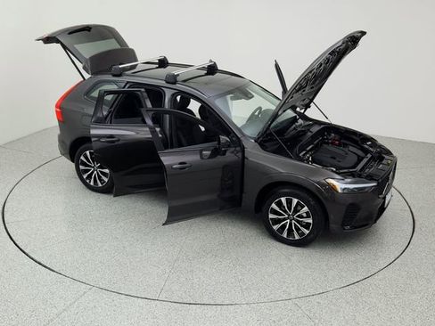 New 2025 Volvo XC60 B5 Core w/ Protection Package Premier image 40