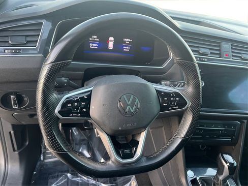 Used 2022 Volkswagen Tiguan SE R-Line image 18
