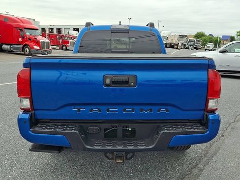 Used 2017 Toyota Tacoma TRD Sport w/ Premium & Technology Package AWD/4WD image 6