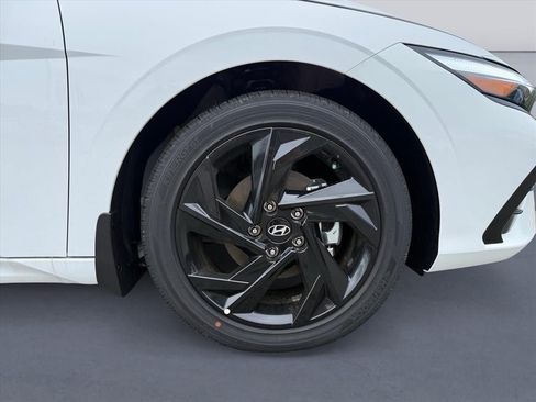 New 2026 Hyundai Elantra SEL Sport Premium FWD image 9