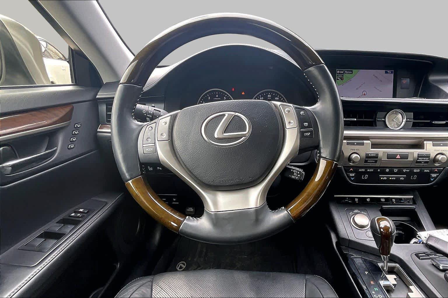 Used 2015 Lexus ES 350 w/ Luxury Package FWD image 6