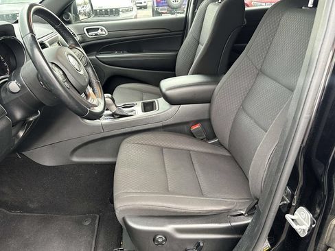 Used 2020 Jeep Grand Cherokee Laredo AWD/4WD image 18