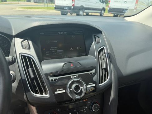 Used 2015 Ford Focus Titanium FWD image 34
