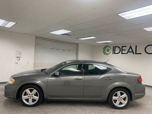 Used 2013 Dodge Avenger SXT image 8