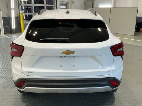 Used 2025 Chevrolet Trax LT w/ LT Convenience Package FWD image 19