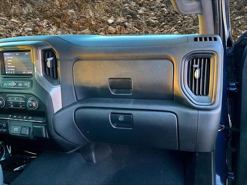 Used 2020 Chevrolet Silverado 1500 Custom w/ Custom Value Package AWD/4WD image 14