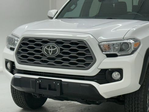 Used 2022 Toyota Tacoma TRD Off-Road image 25