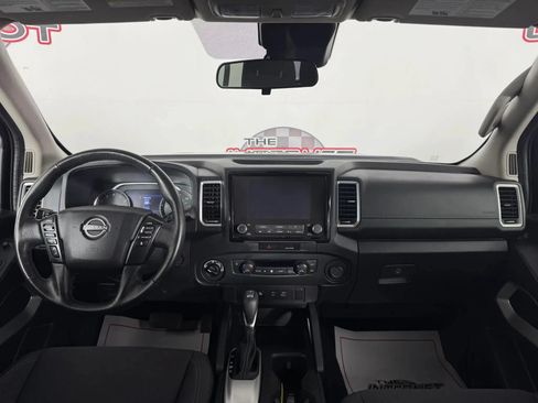 Used 2022 Nissan Frontier SV w/ Technology Package AWD/4WD image 11