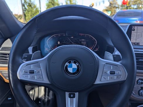 Used 2022 BMW 740i w/ M Sport Package image 23