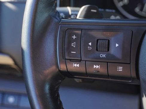 Used 2024 Nissan Pathfinder SV image 31