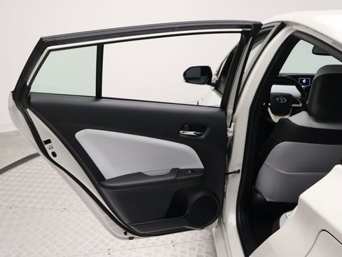 Used 2018 Toyota Prius Four FWD image 21