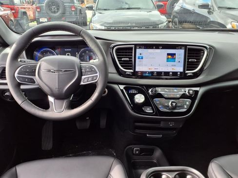 New 2026 Chrysler Voyager LX image 12